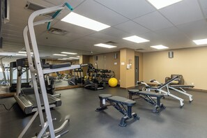 Gym - Glacier Mountaineer Lodge (Golden)