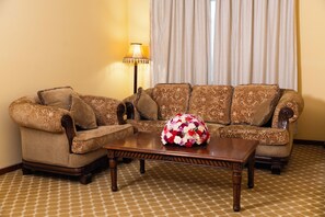 Hypo-allergenic bedding, down comforters, Tempur-Pedic beds, minibar - Dreamliner Hotel (Addis Ababa)