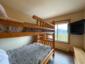 Condo, 3 Bedrooms, Hot Tub | Premium bedding, individually furnished, iron/ironing board, free WiFi - Whispering Pines (Golden)