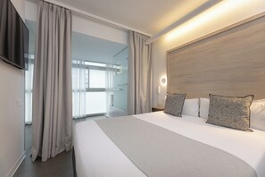 Down comforters, in-room safe, desk, blackout drapes - Casa Lit Barcelona (Barcelona)