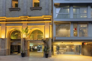 Fassade der Unterkunft – Abend/Nacht