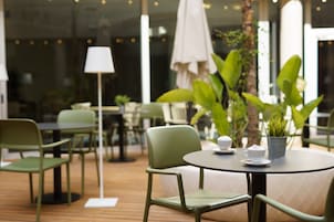 2 ristoranti; aperti a colazione, a pranzo e a cena