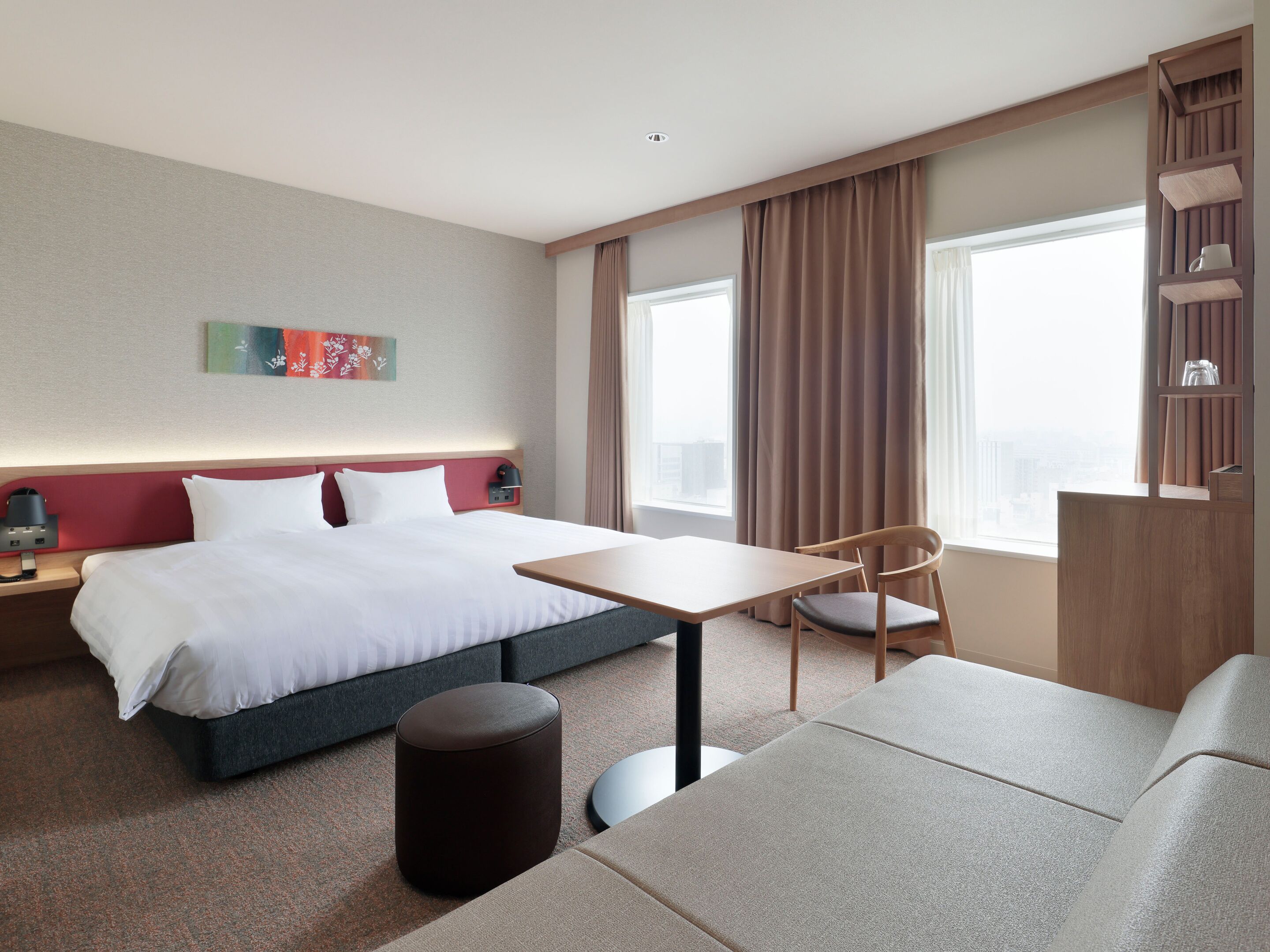 Caja de seguridad en la habitación y escritorio 