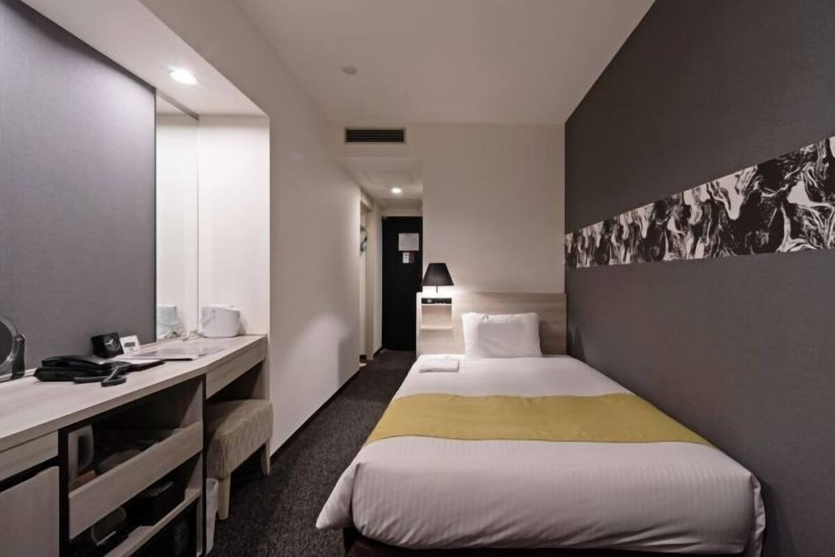 1 Schlafzimmer, Zimmersafe, Schreibtisch, laptopgeeigneter Arbeitsplatz