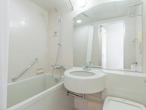 Deluxe-Zimmer, Nichtraucher (2 beds) | Badezimmer | Duschwanne, kostenlose Toilettenartikel, Haartrockner, Hausschuhe