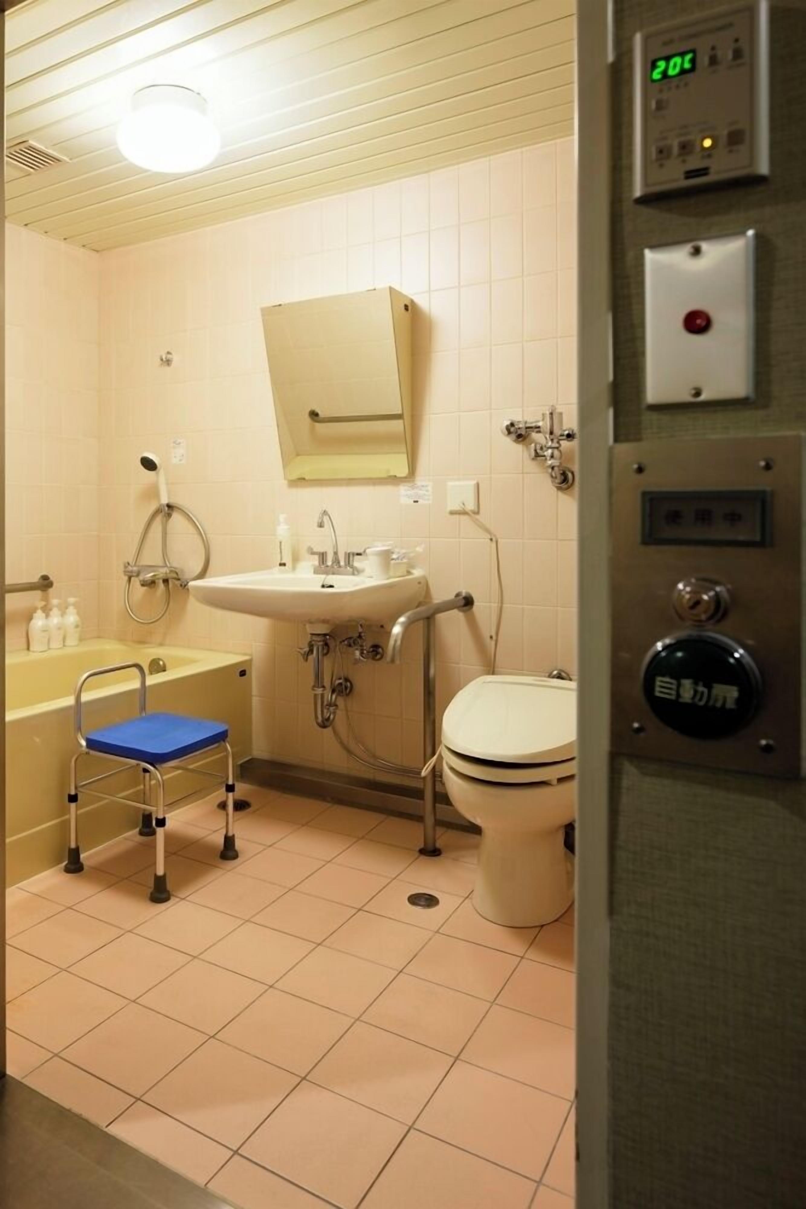 accessible , 1 bed (+ extra), non smoking | bathroom | combined shower/bathtub, free toiletries, hair dryer, slippers