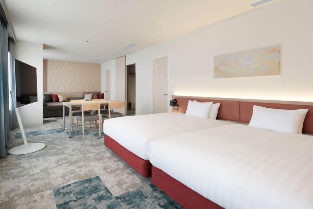 Caja de seguridad en la habitación y escritorio