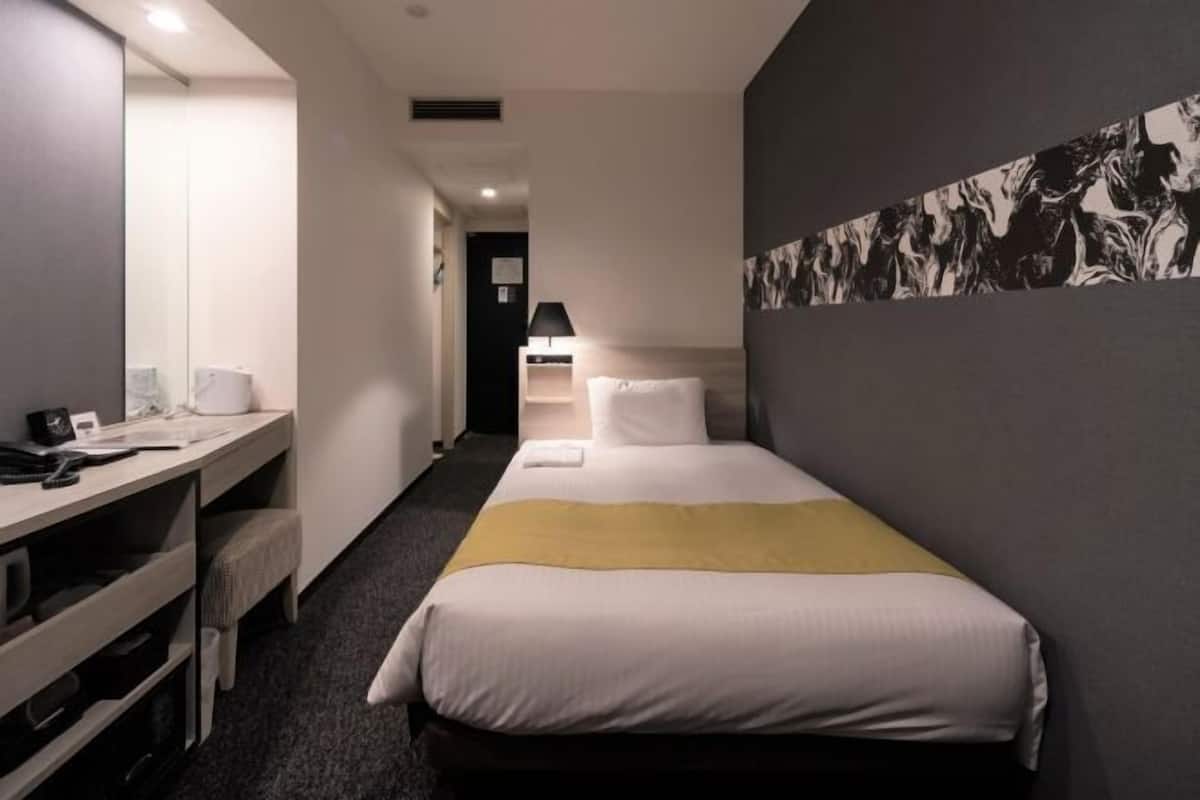 1 Schlafzimmer, Zimmersafe, Schreibtisch, laptopgeeigneter Arbeitsplatz