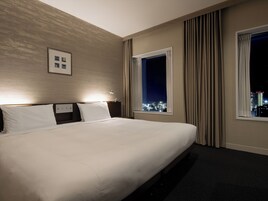 Caja de seguridad en la habitación y escritorio 