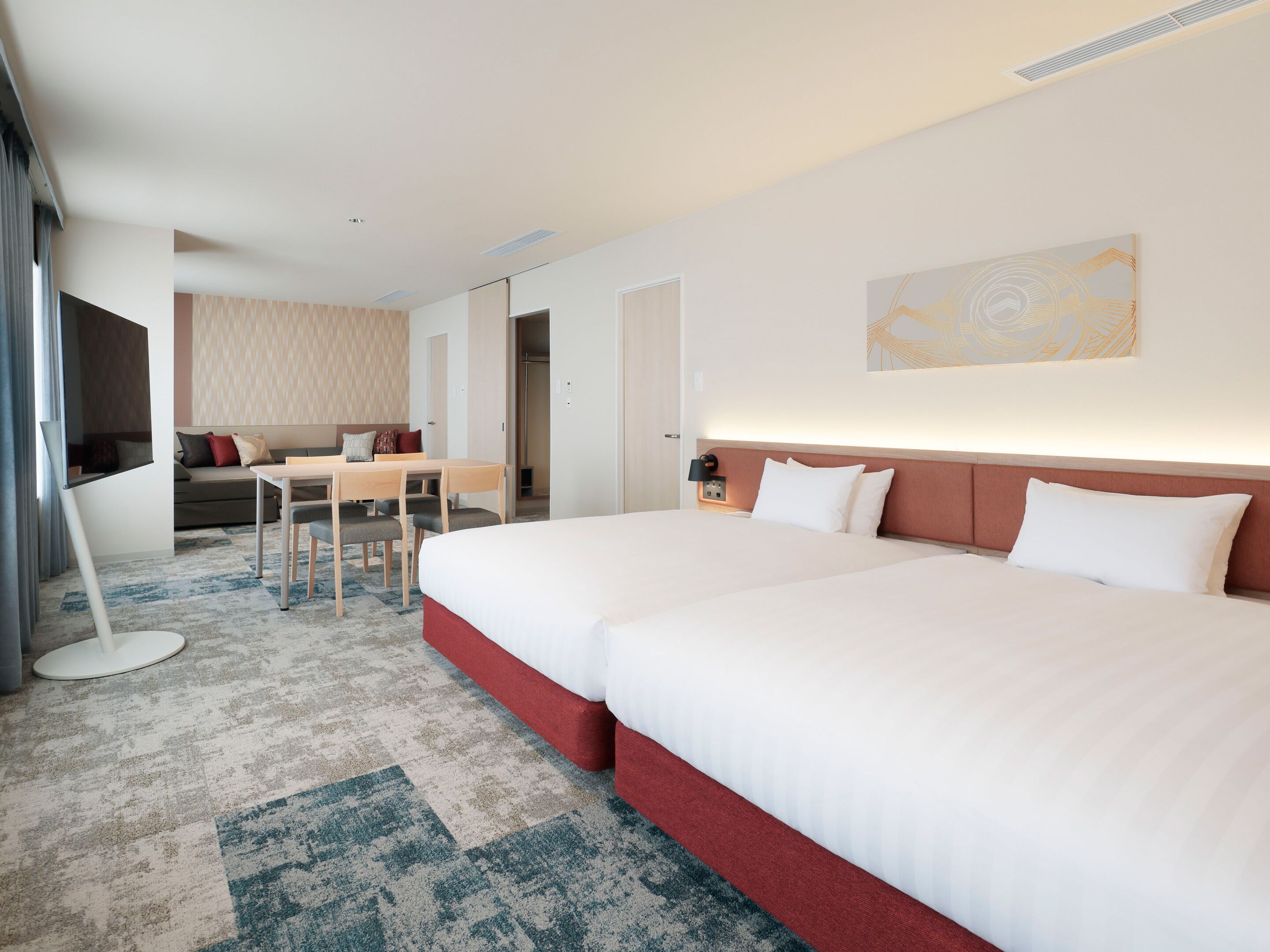 Caja de seguridad en la habitación y escritorio 