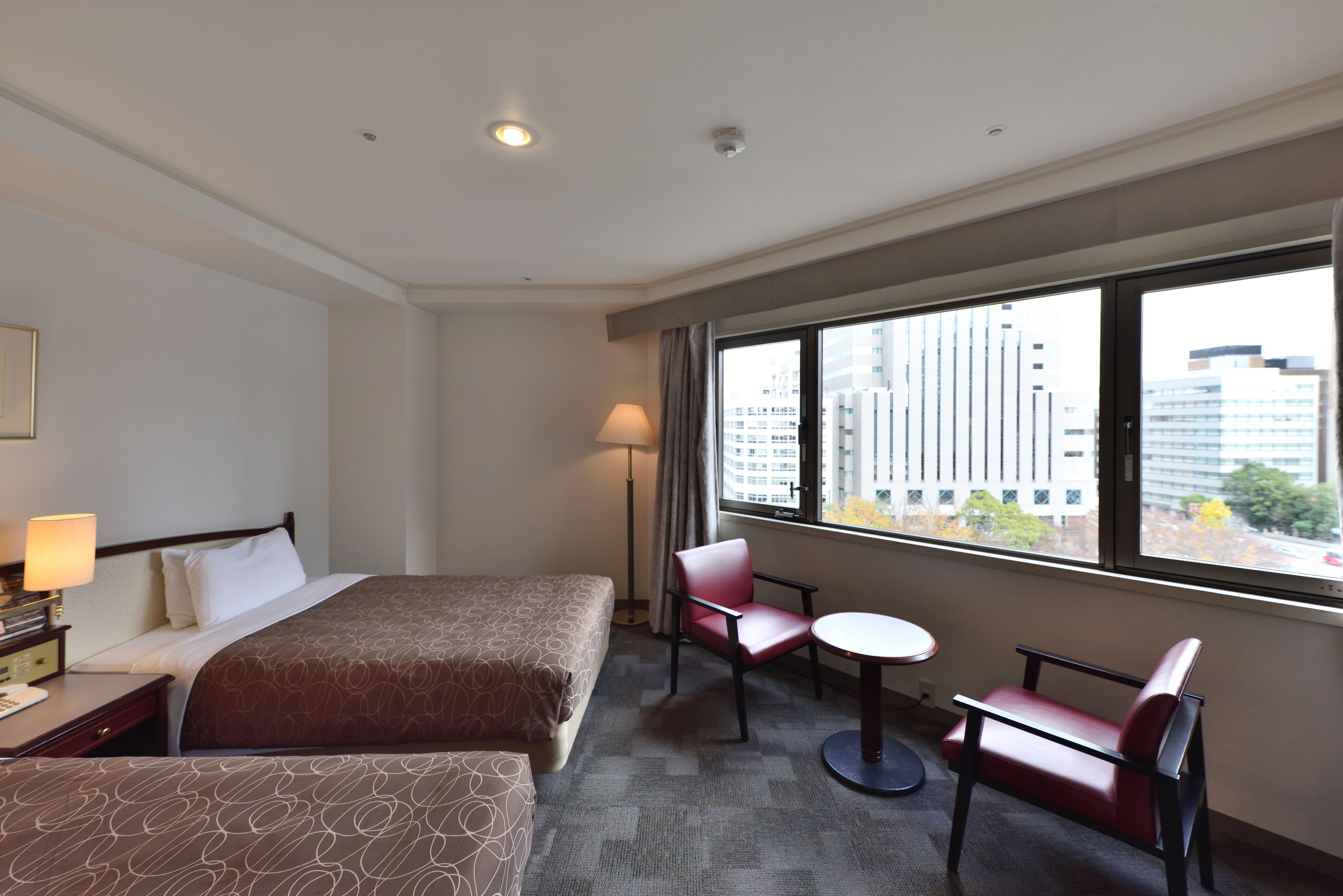 triple room, non smoking | down duvets, select comfort beds, in-room safe, desk