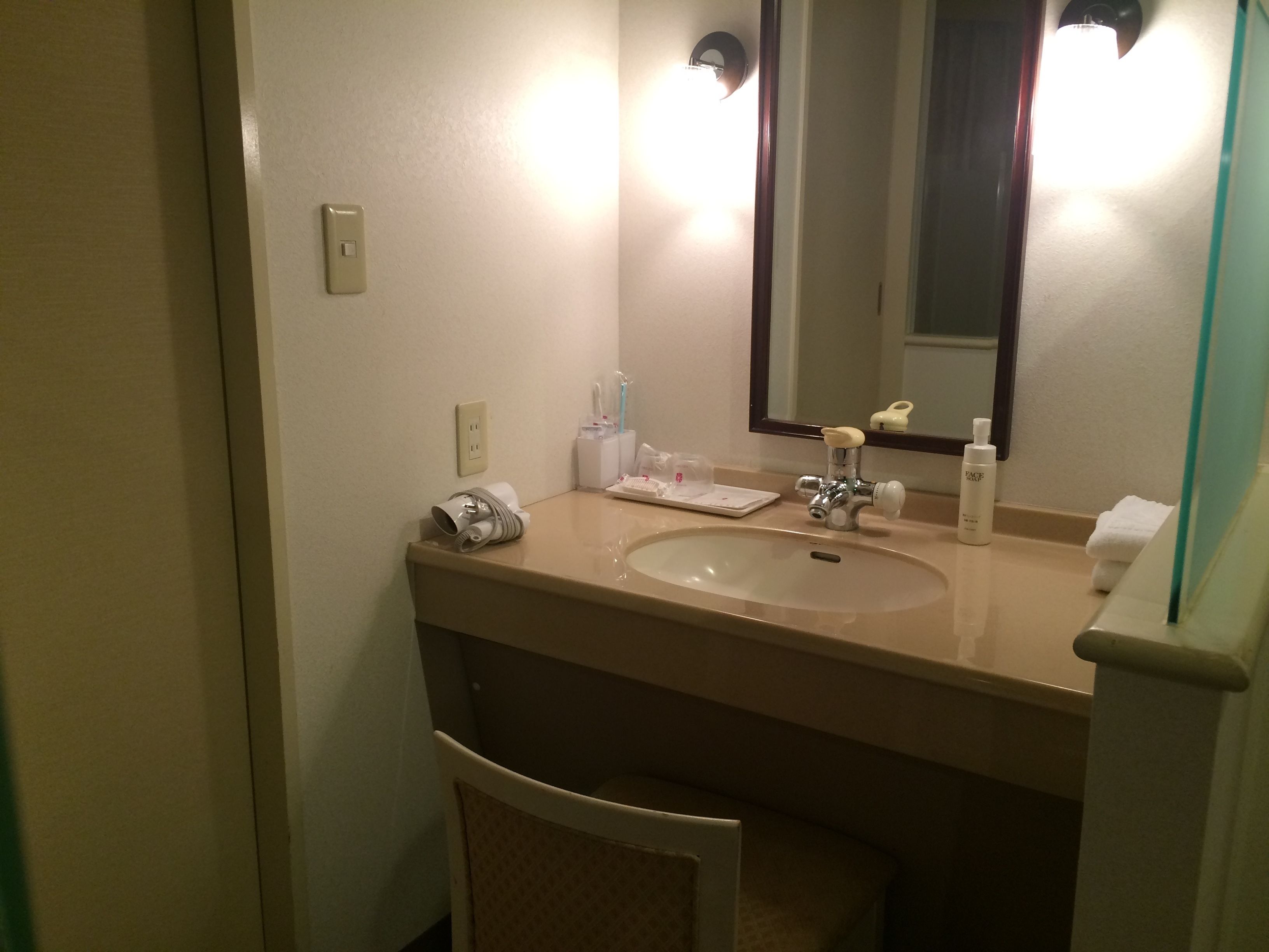 triple room, non smoking | bathroom sink