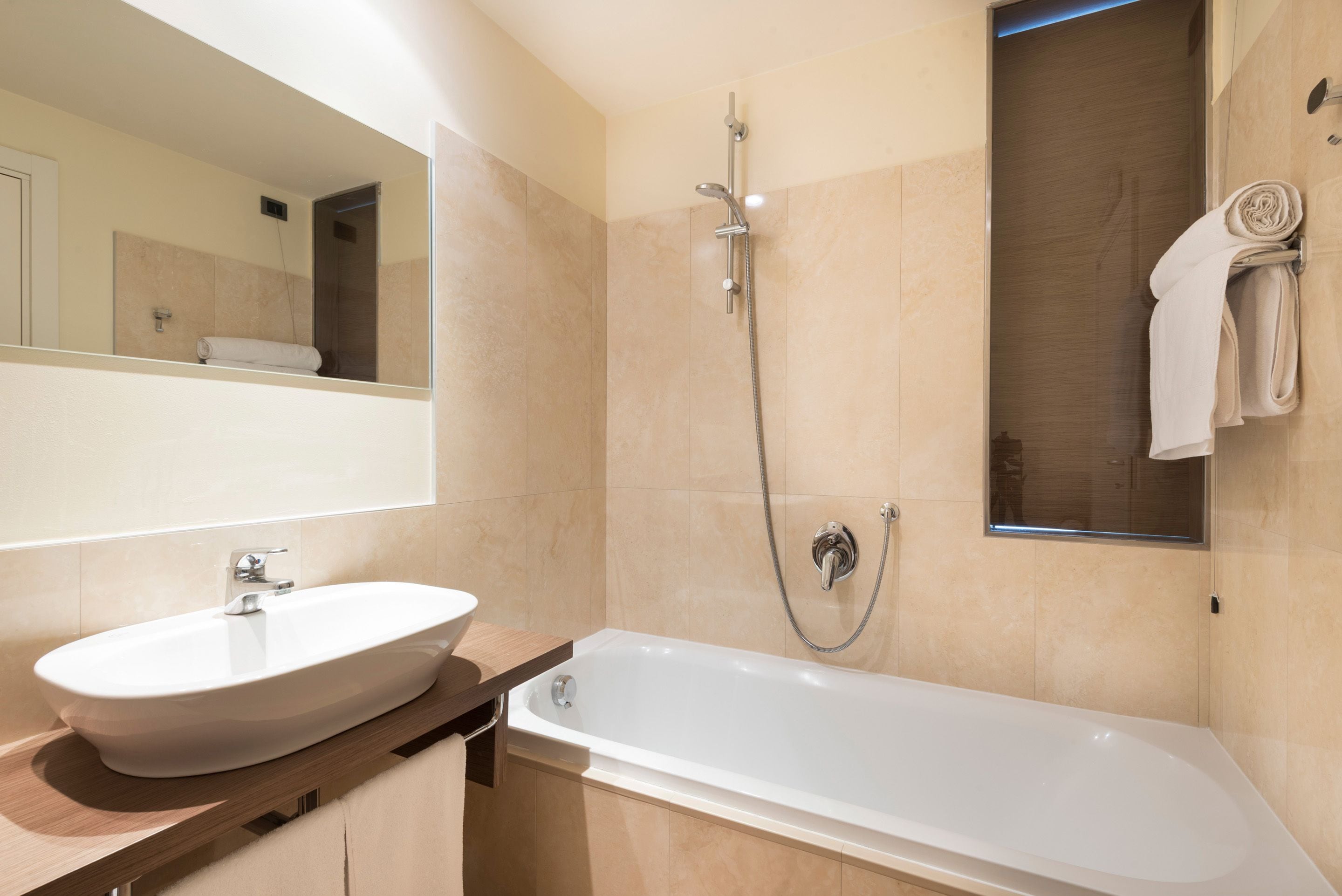 junior suite, terrace, lake view (superior) | bathroom | free toiletries, hair dryer, bidet, towels