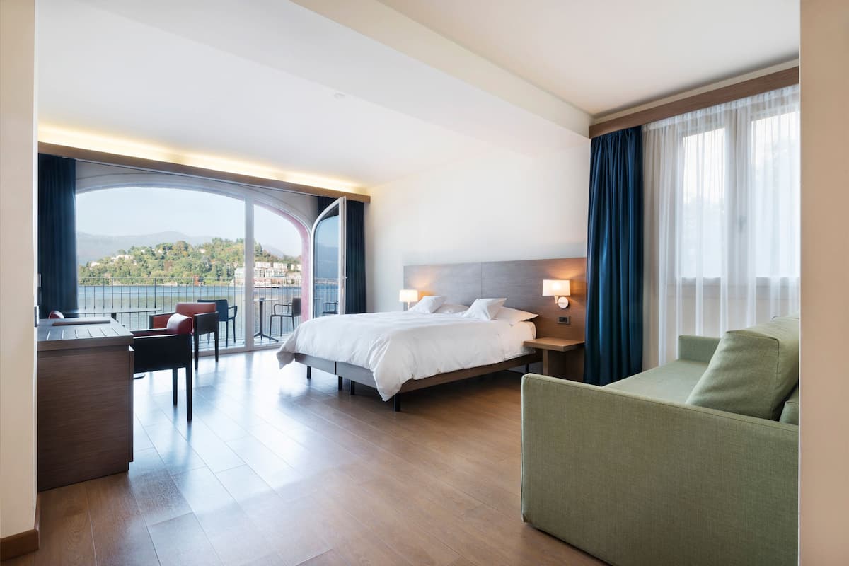 junior suite, 1 double bed, terrace, lake view (deluxe) | 1 bedroom, minibar, in-room safe, desk