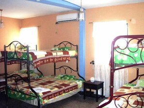 Standard fyrbäddsrum - 1 sovrum - privat badrum - torn | Individuell inredning, extrasängar, gratis wi-fi och sängkläder