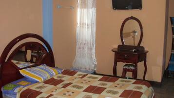 Didekorasi berbeda-beda, tempat tidur lipat/tambahan, dan Wi-Fi gratis