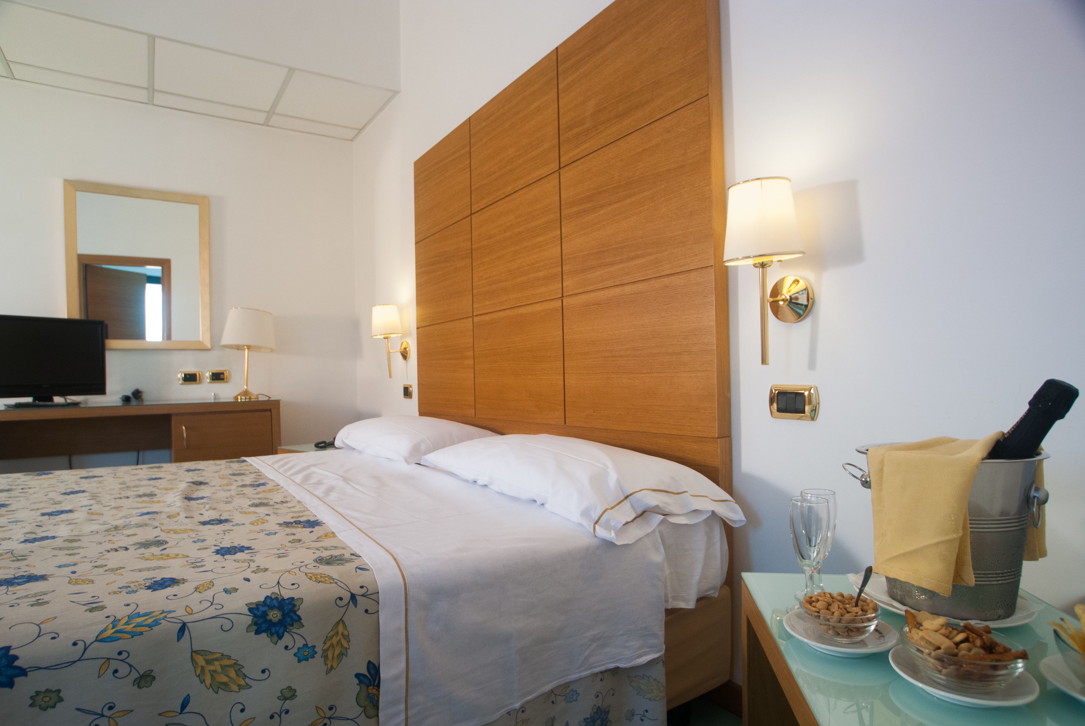 1 bedroom, down duvets, minibar, in-room safe