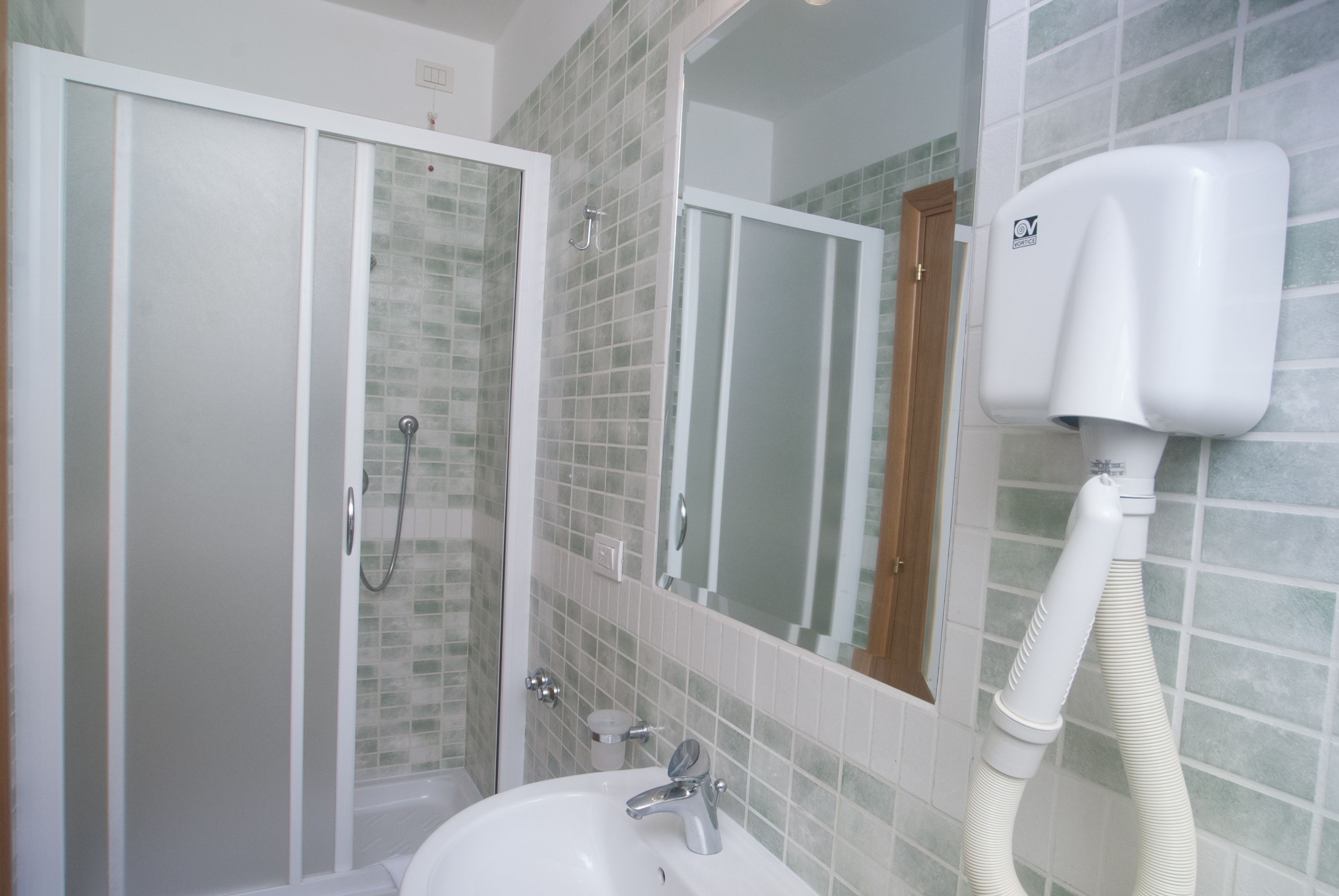 deluxe double room, balcony | bathroom | shower, rainfall showerhead, hair dryer, slippers