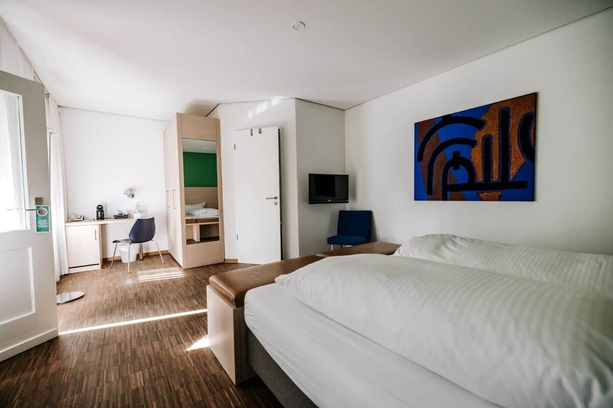 Baita Deluxe, terrazzo, vista lago | Area soggiorno | TV a schermo piatto 27 pollici con canali satellitari, TV