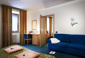 Minibar, in-room safe, desk, free WiFi
