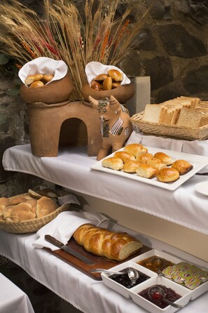 Free daily buffet breakfast - Encantada Casa Boutique Spa (Cusco)