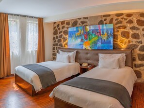 In-room safe, desk, free WiFi, bed sheets - Encantada Casa Boutique Spa (Cusco)