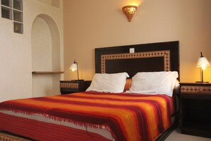 Free WiFi, bed sheets - Dar Omar Khayam (Tangier)