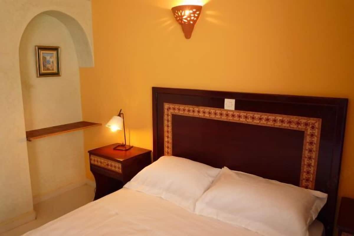 Free WiFi, bed sheets