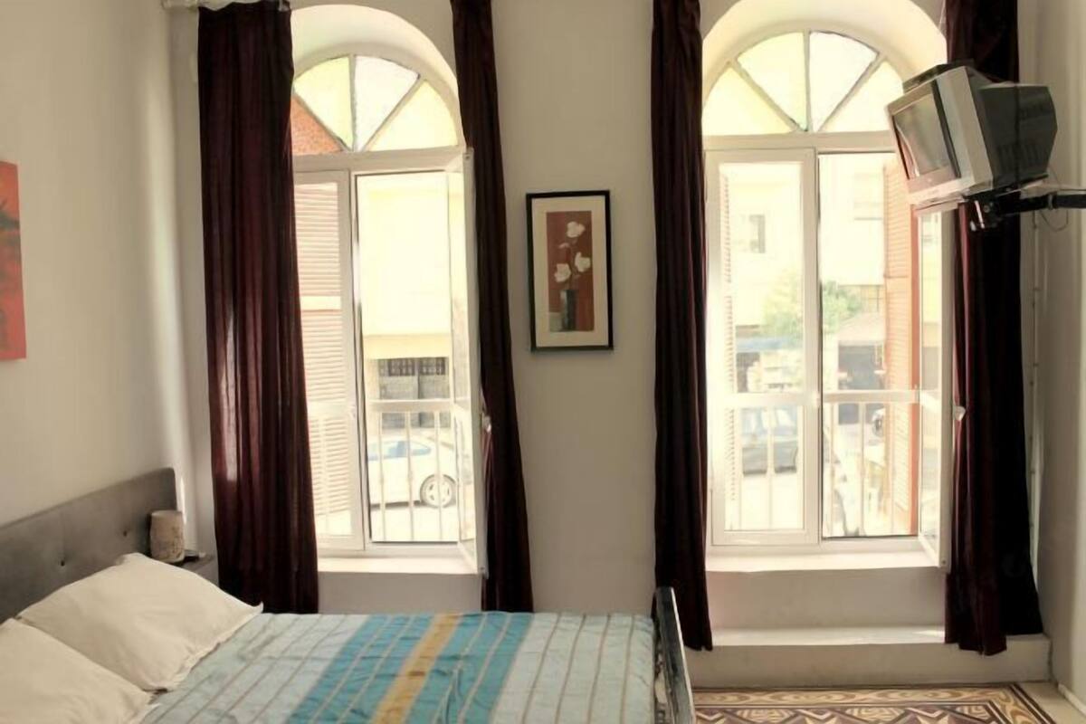 WiFi (free), bed sheets
