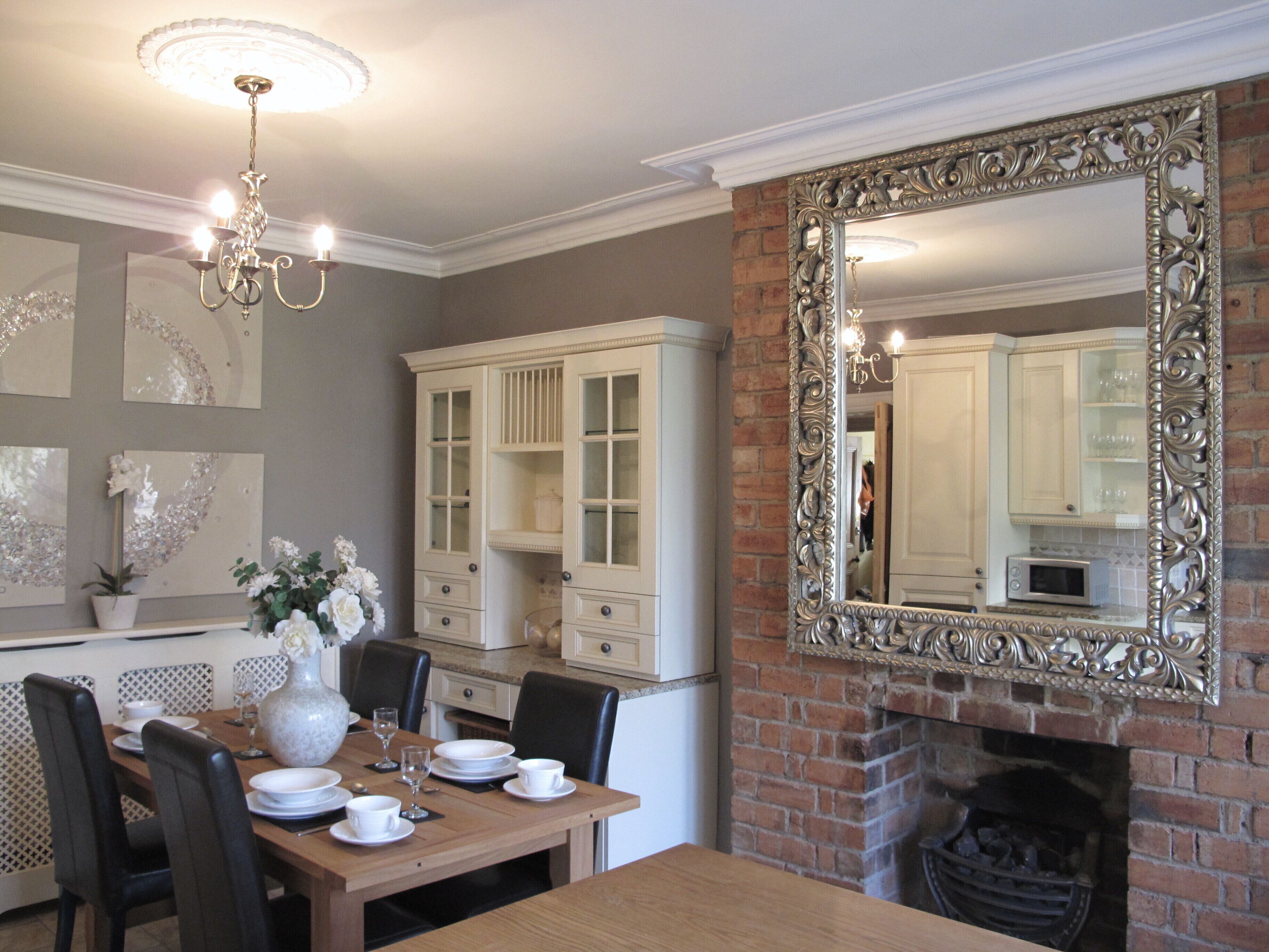 Luxury Apartment, 3 Bedrooms | In-room dining