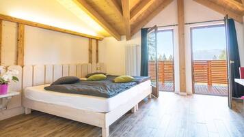 2 bedrooms, desk, rollaway beds, free WiFi