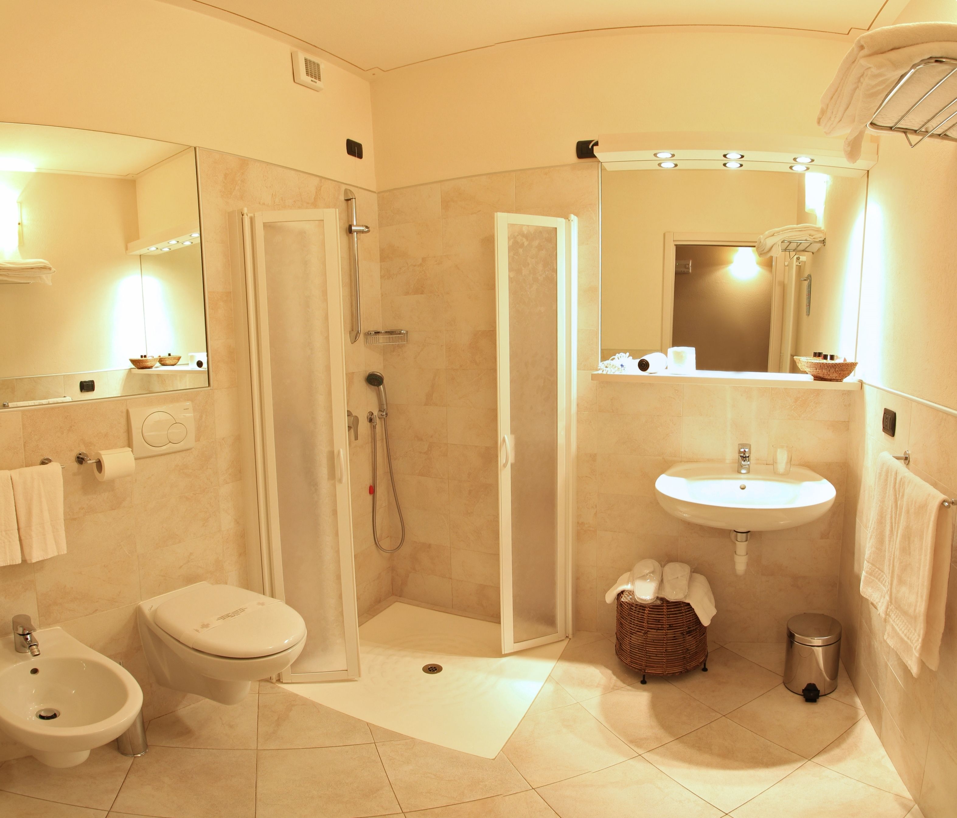 standard double room | bathroom | shower, rainfall showerhead, free toiletries, hair dryer