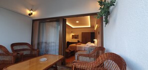 Deluxe Double Room, Balcony | Hypo-allergenic bedding, memory-foam beds, individually decorated - Villa Cardak (Mostar)