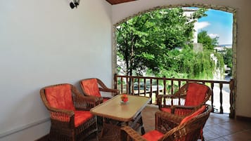 Habitación doble Deluxe, balcón | Balcón