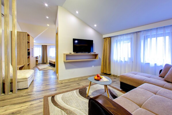 Deluxe Room | Hypo-allergenic bedding, memory-foam beds, individually decorated - Villa Cardak (Mostar)