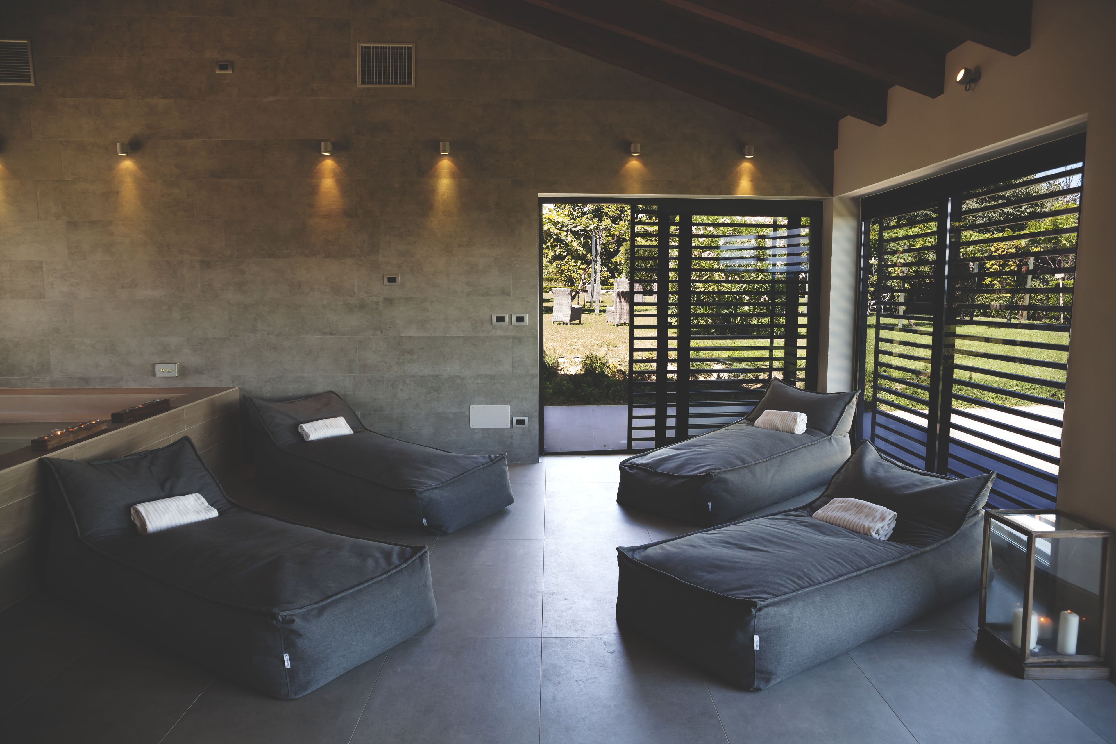 雙人療程室、土耳其浴、美體療程、熱石按摩、瑞典式按摩、產前按摩