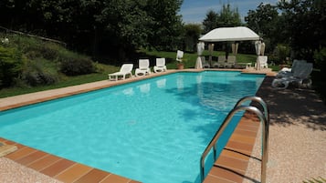 Outdoor pool, open 9:00 AM to 7:00 PM, pool loungers