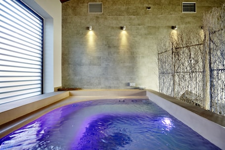 Tina de hidromasaje interior
