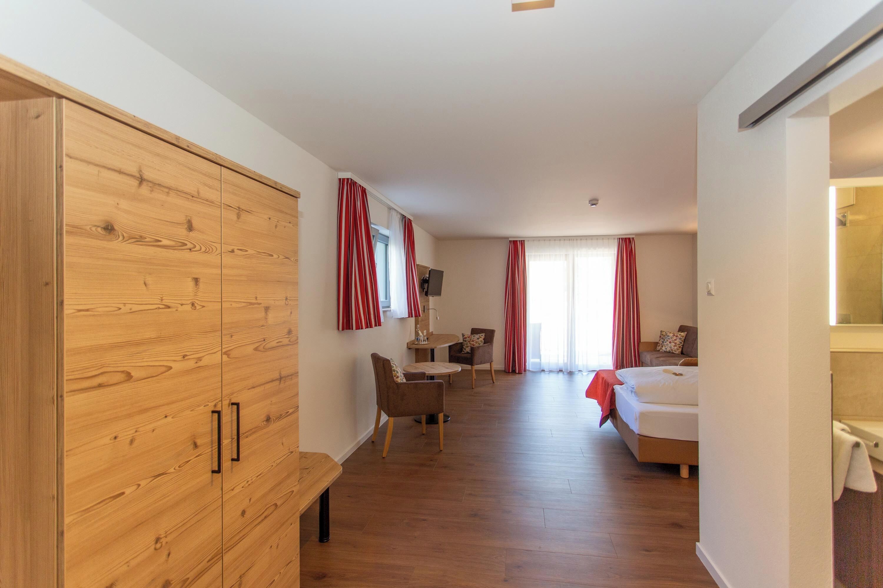 exclusive double room | 1 bedroom, in-room safe, desk, blackout curtains