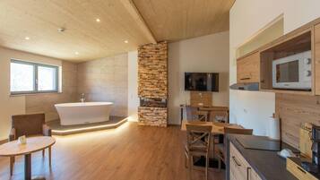 Deluxe Suite, Mountain View | Living area