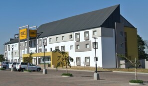 Exterior - SUN1 Witbank (Emalahleni)