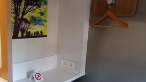 Desk, free WiFi, bed sheets - SUN1 Witbank (Emalahleni)