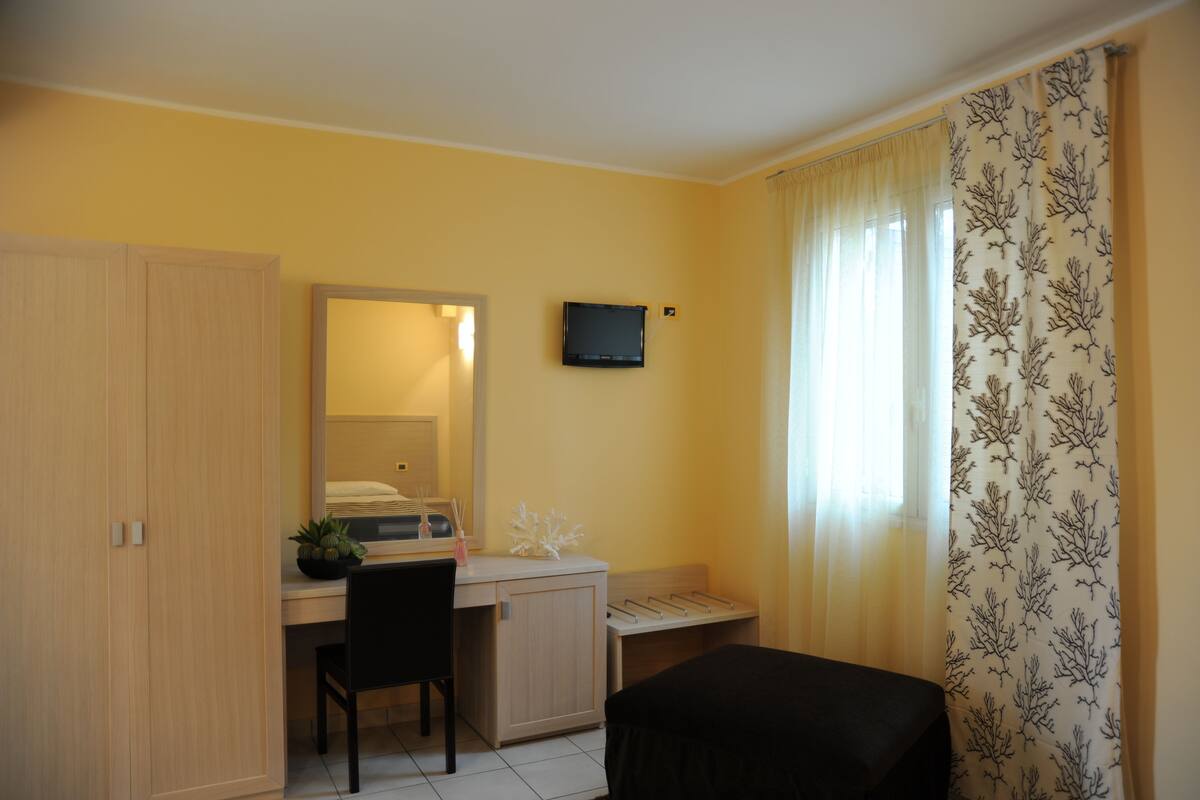 Double Room | Minibar, in-room safe, desk, soundproofing