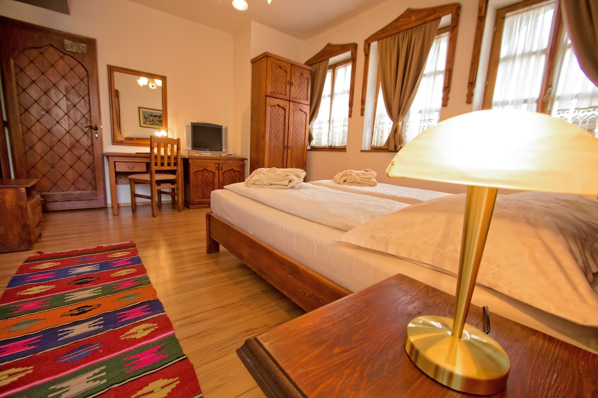deluxe double room, 1 double bed | premium bedding, pillow-top beds, minibar, in-room safe
