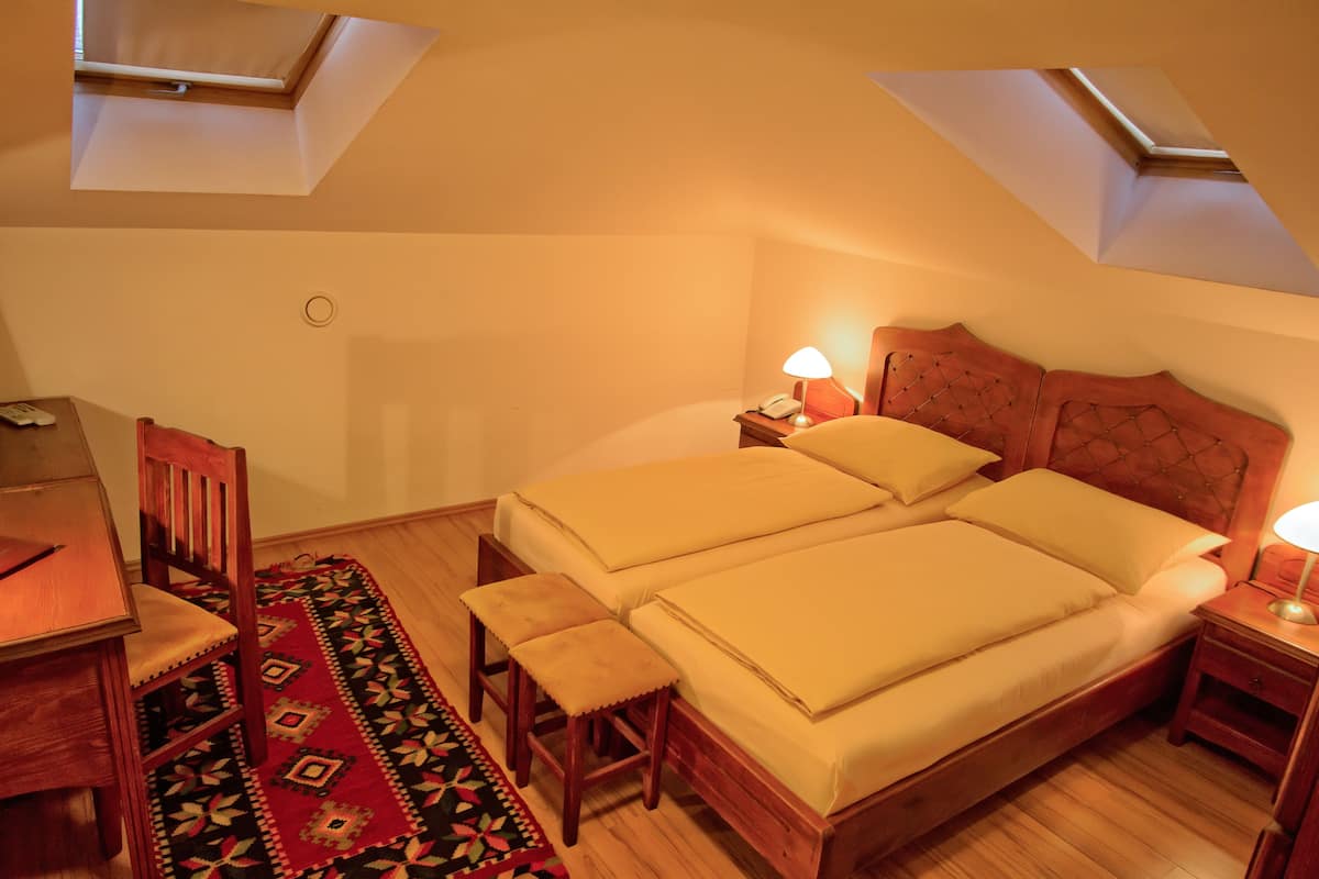 Camera Standard con 2 letti singoli, 2 letti singoli | Biancheria da letto di alta qualità, materassi a doppio strato, minibar