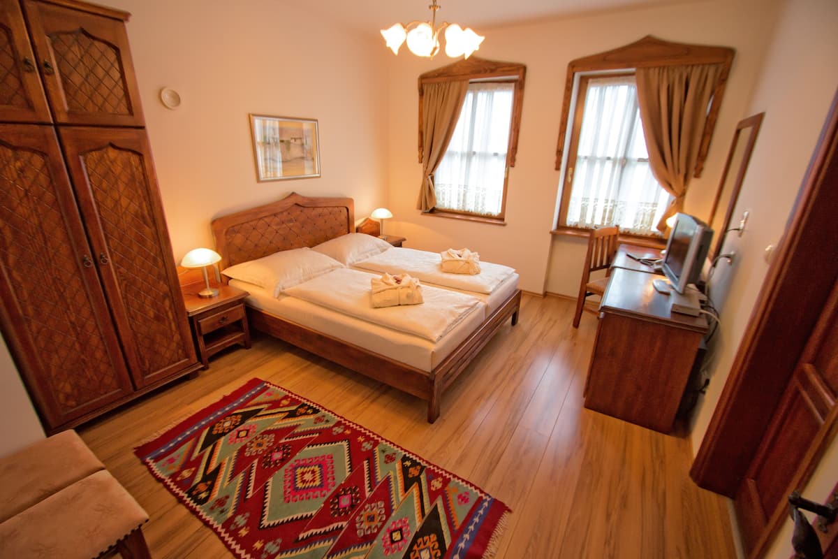 deluxe double room, 1 double bed | premium bedding, pillow-top beds, minibar, in-room safe