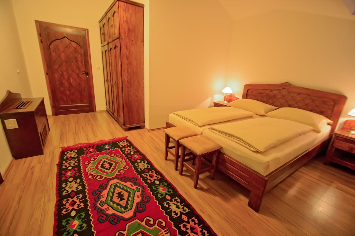 Camera Comfort con letto matrimoniale o 2 letti singoli, 1 camera da letto | Biancheria da letto di alta qualità, materassi a doppio strato, minibar