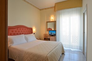 Minibar, in-room safe, desk, soundproofing - Hotel Gaston (Rimini)