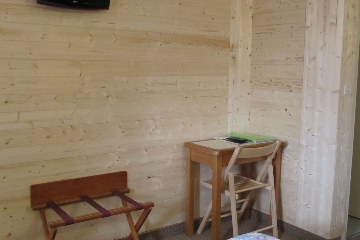 desk, rollaway beds, free wifi, bed sheets