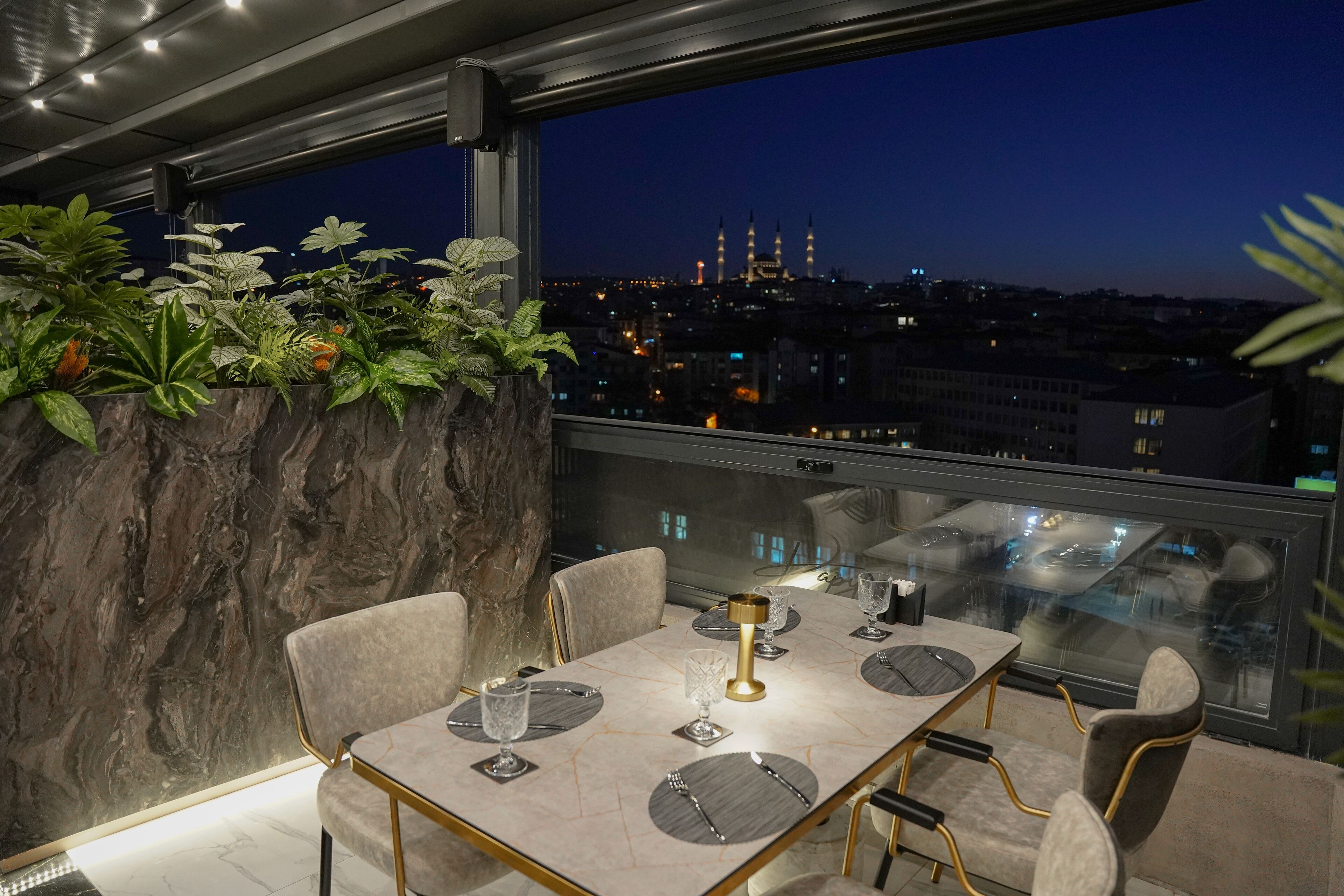 Photo - New Park Hotel